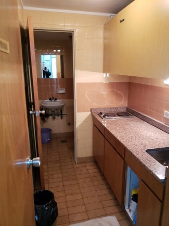 Amplio Dpto. con Recepcion ,6 oficinas, cocina y 3 baños