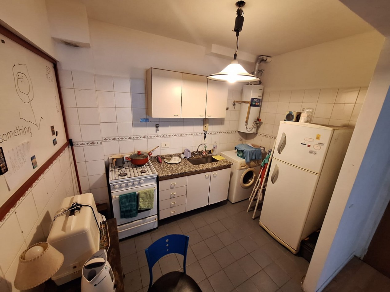 Amplio monoambiente dividido con balcon, muy luminoso. Cocina y baño completo