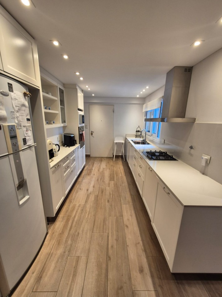 Excel. Depto. Total y Finamente Reciclado 3 Dorm. C/Dep Cochera. Seg 24 hs