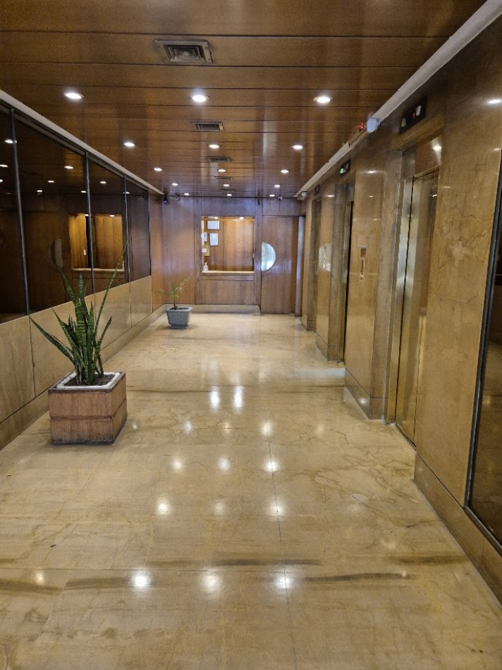 Amplia Oficina de 170 m2 sobre Florida con cocheras