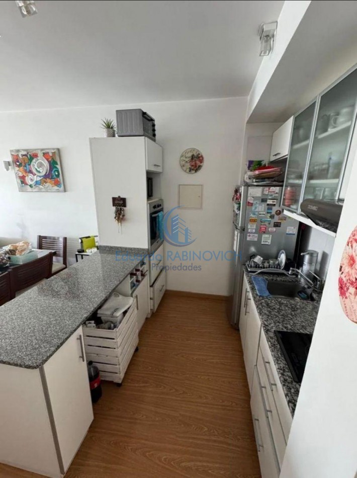  Departamento de 2 amb. Excelentemente Mejorado en piso Alto con Amenities