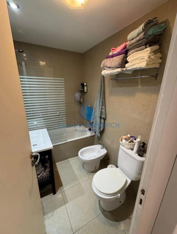  Departamento de 2 amb. Excelentemente Mejorado en piso Alto con Amenities