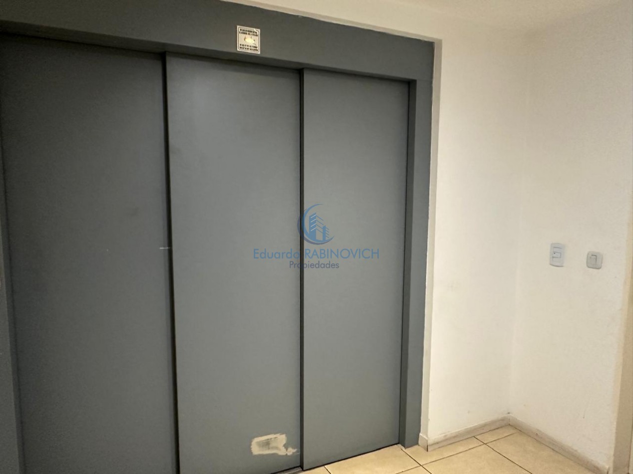  Departamento de 2 amb. Excelentemente Mejorado en piso Alto con Amenities