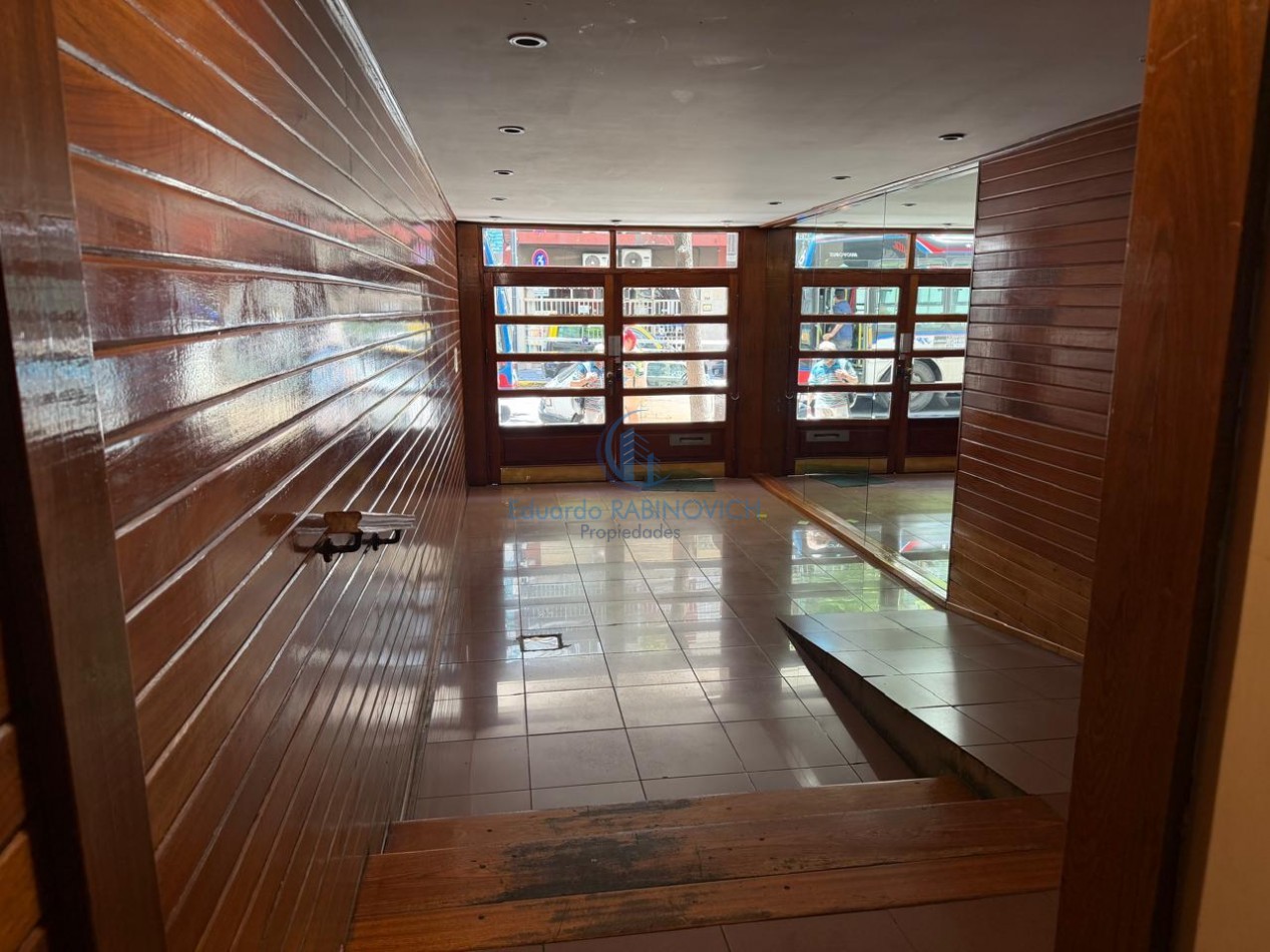 Dpto. 3 Ambientes Al Cfre. con Excelente Ubicacion