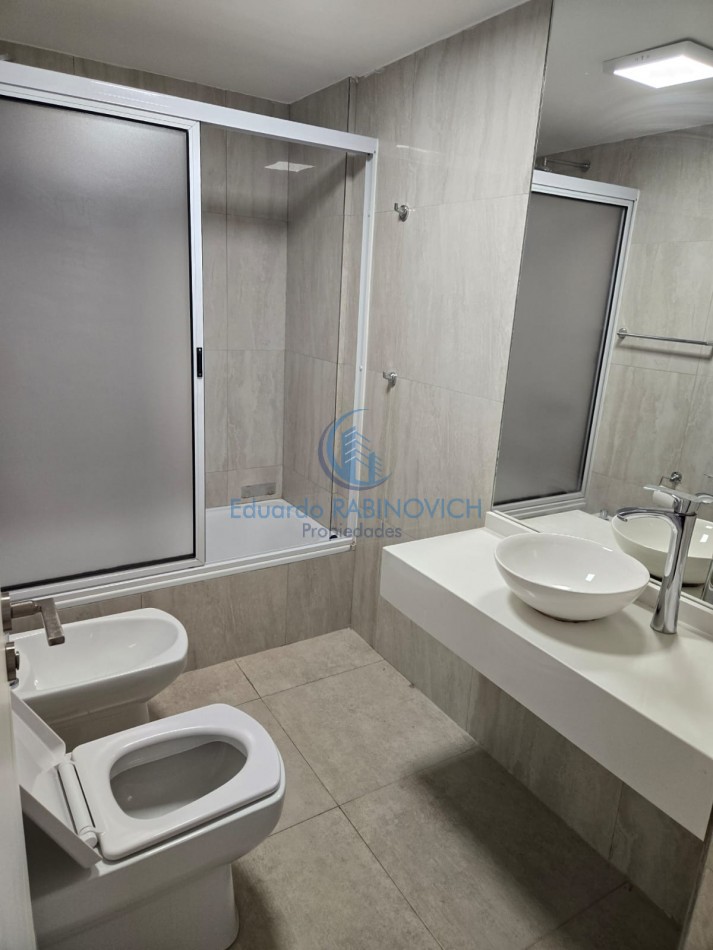 Semipiso 4 Amb. con Cochera y Baulera en Edif. con Amenities