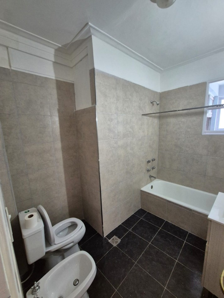 Luminoso Dpto 5 Ambientes Apto Profesional. Tot. Reciclado a Nuevo